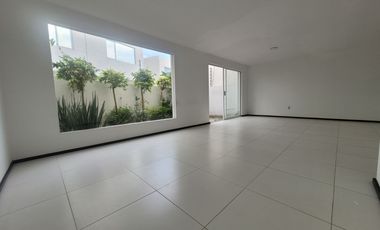 Casa en Condominio 3 Recámaras: La Floresta. Bosques del Lago