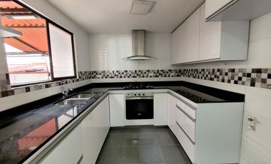 SE ARRIENDA CASA EN BOSQUES DE SANTA HELENA, SECTOR AV SUR.