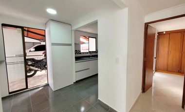 SE ARRIENDA CASA EN BOSQUES DE SANTA HELENA, SECTOR AV SUR.