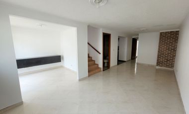 SE ARRIENDA CASA EN BOSQUES DE SANTA HELENA, SECTOR AV SUR.