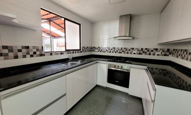 SE ARRIENDA CASA EN BOSQUES DE SANTA HELENA, SECTOR AV SUR.