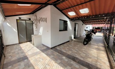 SE ARRIENDA CASA EN BOSQUES DE SANTA HELENA, SECTOR AV SUR.