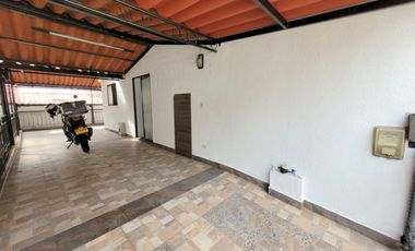 SE ARRIENDA CASA EN BOSQUES DE SANTA HELENA, SECTOR AV SUR.