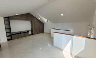 SE ARRIENDA CASA EN BOSQUES DE SANTA HELENA, SECTOR AV SUR.