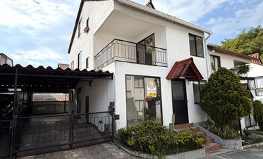 SE ARRIENDA CASA EN BOSQUES DE SANTA HELENA, SECTOR AV SUR.