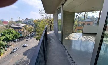 3 Rec. + Cuart. Servicio. 220 m. Habitables 2 Balcones.