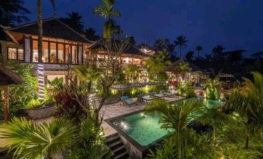 Luxury villa full view jungle sungai ubud bali
