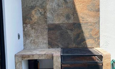 En RENTA casa AMUEBLADA en Valle de Juriquilla condominio Pontevedra 2