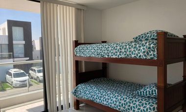 En RENTA casa AMUEBLADA en Valle de Juriquilla condominio Pontevedra 2