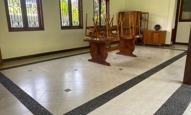 FOR RENT HUNIAN BIG GARDEN 3BR LOKASI SUPER STARTEGIS DI RENON