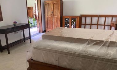 FOR RENT HUNIAN BIG GARDEN 3BR LOKASI SUPER STARTEGIS DI RENON