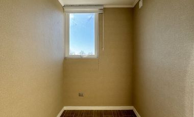 Arriendo departamento 3 dormitorios, principal en suite, 2 baños, balcón y estacionamiento en Condominio Pucalán, Valle Volcanes