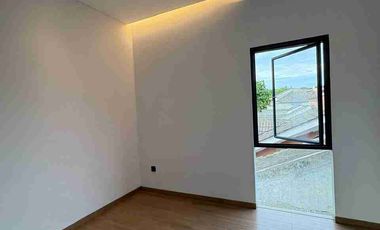 Dijual Rumah Bagus Siap Huni di Kencana Loka BSD City