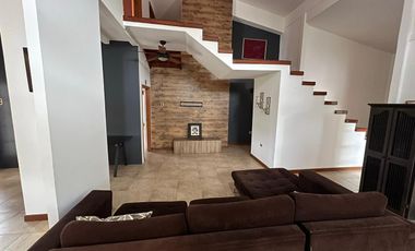 Casa en Vía a La Costa con 4 Habitaciones en Venta o Alquiler