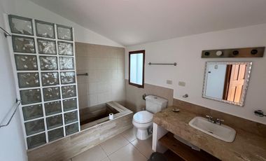 Casa en Vía a La Costa con 4 Habitaciones en Venta o Alquiler