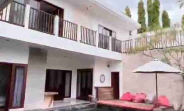 villa luas dekat hotel plagoo nusa dua bali