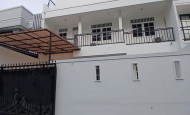 Disewakan..rumah di Permata Buana, bebas banjir
