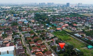 Corner Unit Next to the Community Garden!!! Single house for sale in Baan Suan Aeksayam Project, corner unit with 101 sq.w.