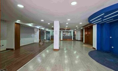 EN VENTA - LOCAL COMERCIAL UBICADO EN EL SECTOR DE LA AV. HUAYNA CÁPAC.