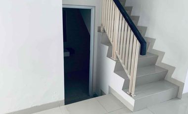 Rumah 2 lt  lokasi green lake city