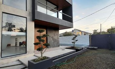 Dijual Rumah Mewah di Pancanaka Royal Garden, Cimahi