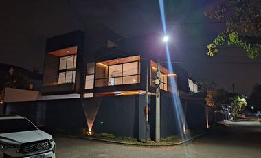 Dijual Rumah Mewah di Pancanaka Royal Garden, Cimahi