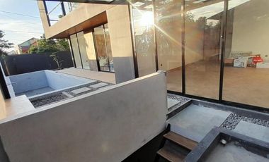 Dijual Rumah Mewah di Pancanaka Royal Garden, Cimahi