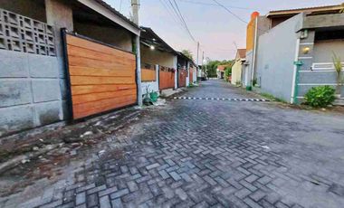 Rumah Cantik Murah sudah Pagar & Canopi Gawanan Colomadu Free Biaya