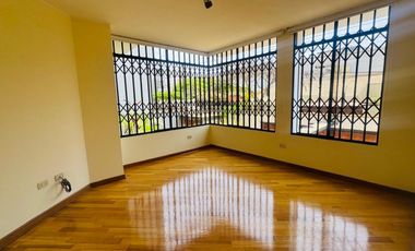 ACOGEDOR DPTO DE 3 DORM EN TAMBO DE MONTERRICO