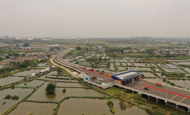 Ready-to-Use Warehouse for Sale in Bekasi. Strategically located with direct toll road access, featuring an on-site port, 24-hour security