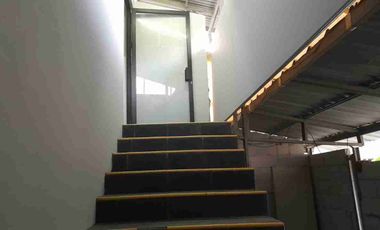 Di jual  Gudang  tersedia  kantor,  di Agusalim,  Bekasi.