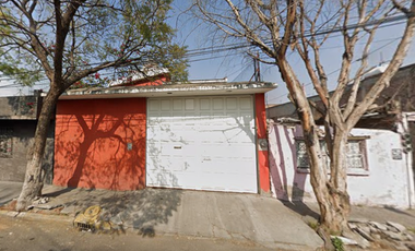 CASA EN REMATE EN IZTAPALAPA POR ZARAGOZA Y METRO GUELATAO