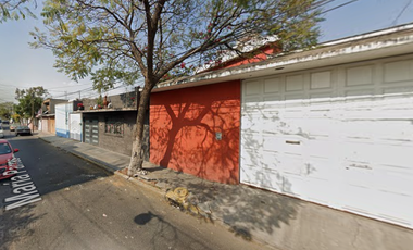 CASA EN REMATE EN IZTAPALAPA POR ZARAGOZA Y METRO GUELATAO