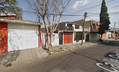 CASA EN REMATE EN IZTAPALAPA POR ZARAGOZA Y METRO GUELATAO
