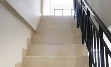 Ready-to-Use 3-Storey Shophouse Available in the Marunda Center Warehouse District.