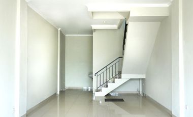 Ready-to-Use 3-Storey Shophouse Available in the Marunda Center Warehouse District.