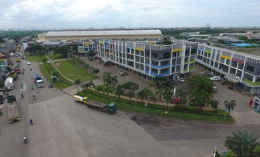 Ready-to-Use 3-Storey Shophouse Available in the Marunda Center Warehouse District.