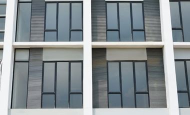 Ready-to-Use 3-Storey Shophouse Available in the Marunda Center Warehouse District.