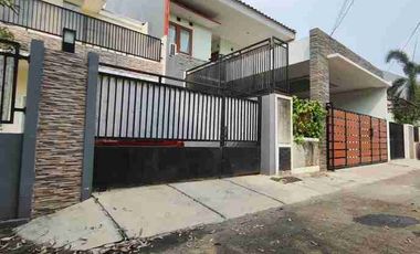 TURUN Harga! Rumah Keluarga Ideal  2 Lantai Pondok Kelapa, Duren Sawit | LT 209 m²