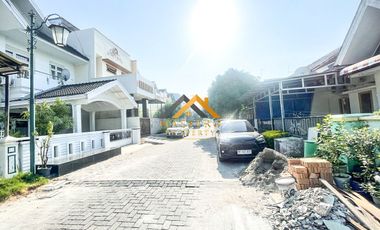 Disewakan Villa 2 Tingkat Kondisi siap huni Komplek Cemara Hijau