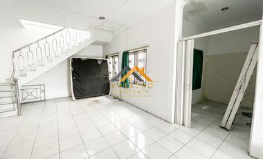 Disewakan Villa 2 Tingkat Kondisi siap huni Komplek Cemara Hijau