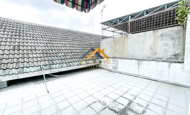 Disewakan Villa 2 Tingkat Kondisi siap huni Komplek Cemara Hijau