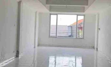Ruko 3 Lantai lokasi sangat strategis cocok untuk usaha dagang
