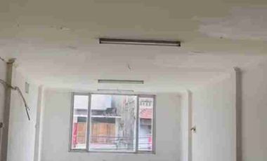 Ruko 3 Lantai lokasi sangat strategis cocok untuk usaha dagang