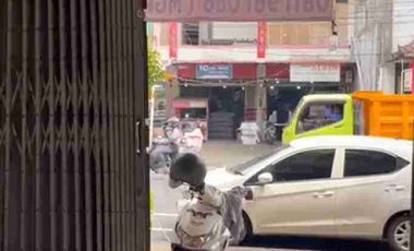 Ruko 3 Lantai lokasi sangat strategis cocok untuk usaha dagang