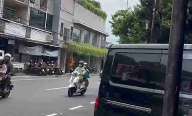 Ruko 3 Lantai lokasi sangat strategis cocok untuk usaha dagang