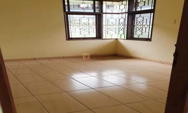 Dijual Rumah Hook Komplek Intercon Kebon Jeruk 1,5 Lantai Posisi Hoek, Dekat Puri Indah Mall & RS Siloam Kebon Jeruk Jakarta Barat