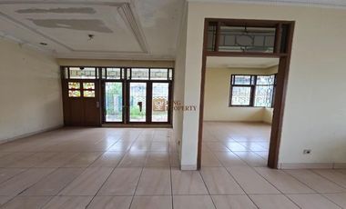Dijual Rumah Hook Komplek Intercon Kebon Jeruk 1,5 Lantai Posisi Hoek, Dekat Puri Indah Mall & RS Siloam Kebon Jeruk Jakarta Barat