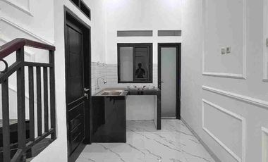 Rumah Baru Murah Full Rooftop DiCondet Jakarta Timur