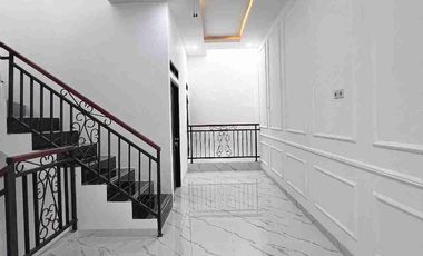 Rumah Baru Murah Full Rooftop DiCondet Jakarta Timur